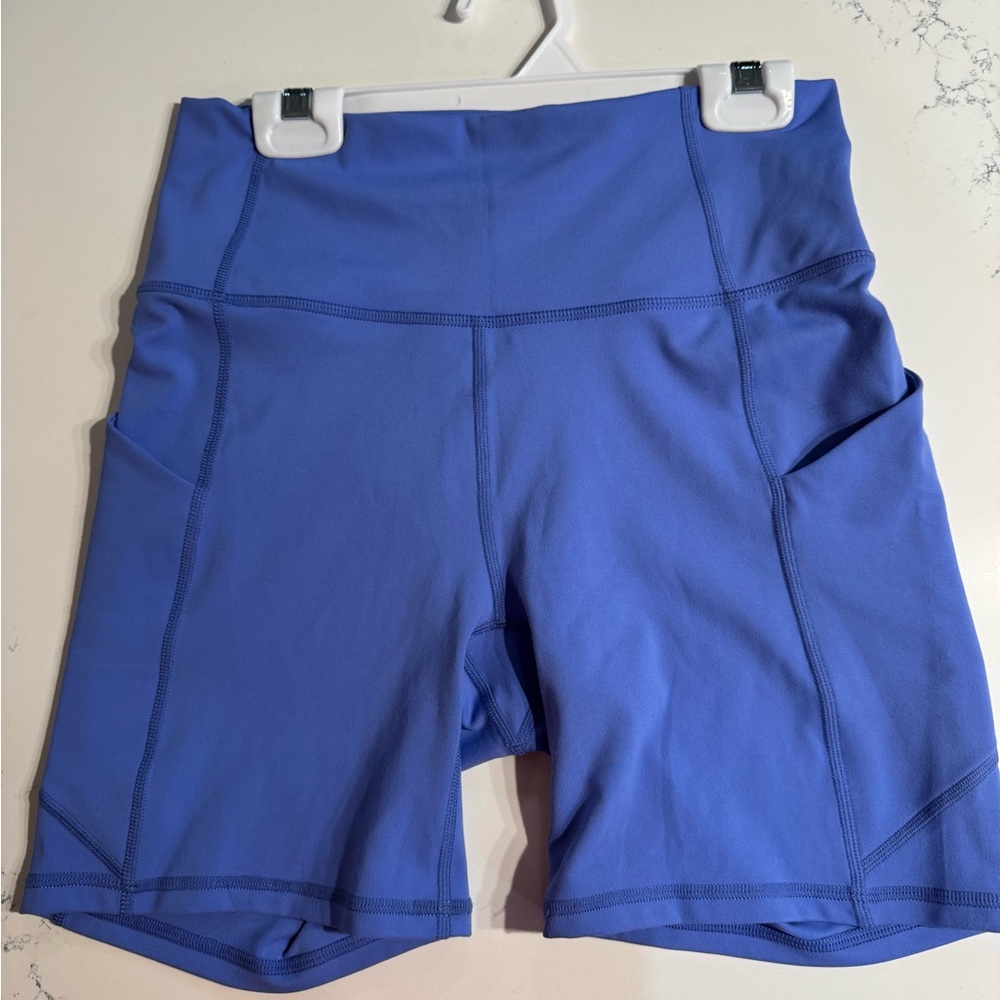 Fabletics - Oasis Pureluxe High-Waisted 6” short - small